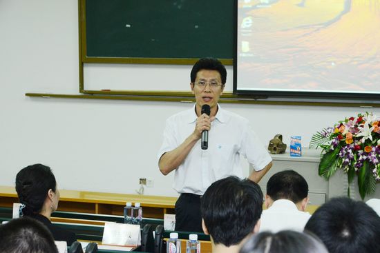 李院长为理论授课决赛致辞.jpg