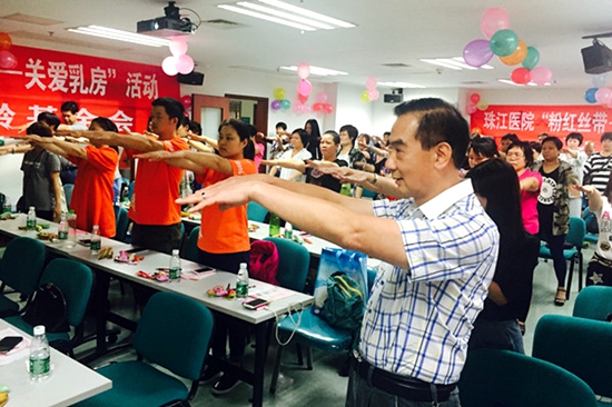现场学做术后康复操.jpg