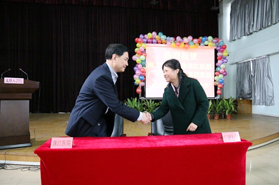 珠江医院院长曾其毅带队参加与广州钢铁企业集团医院的签约仪式.jpg
