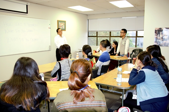 同学们在课堂上积极发言.jpg