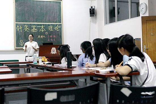 2 在场同学认真听讲.jpg
