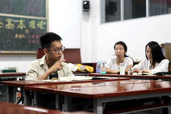 3 导师细心讲解.jpg