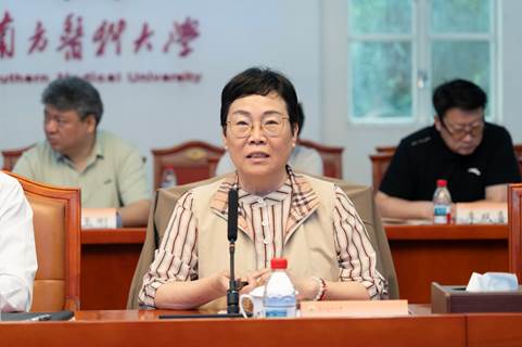 2b28c51ffdd0f05a4f26c414d5292ef9